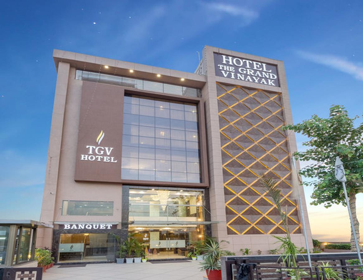 Oyo 13253 The Grand Vinayak Hotel Ahmedabad Exterior foto
