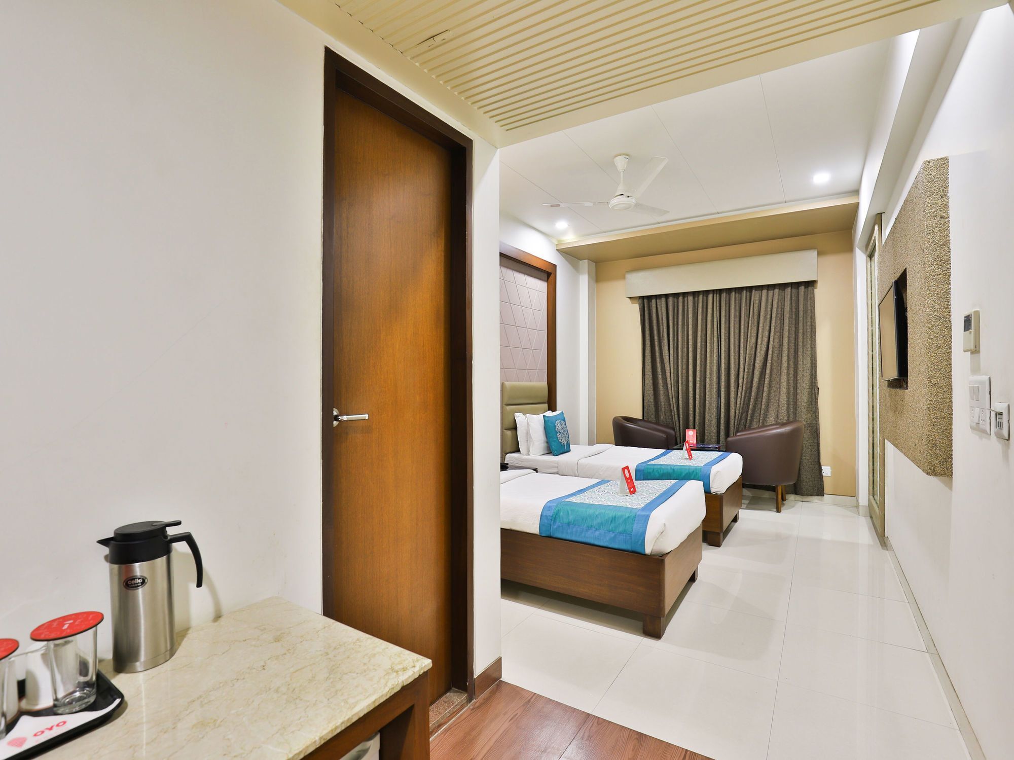 Oyo 13253 The Grand Vinayak Hotel Ahmedabad Exterior foto