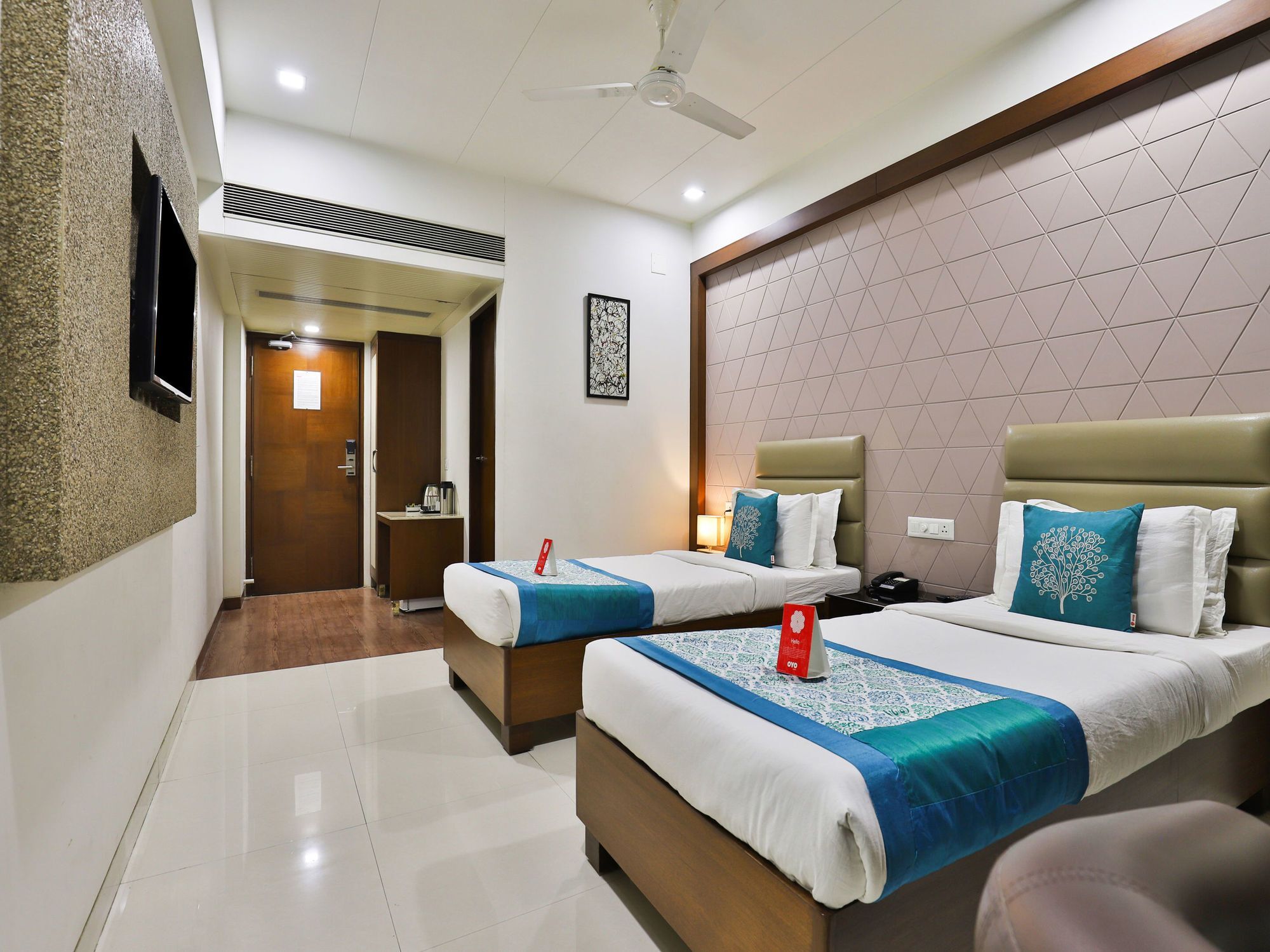Oyo 13253 The Grand Vinayak Hotel Ahmedabad Exterior foto