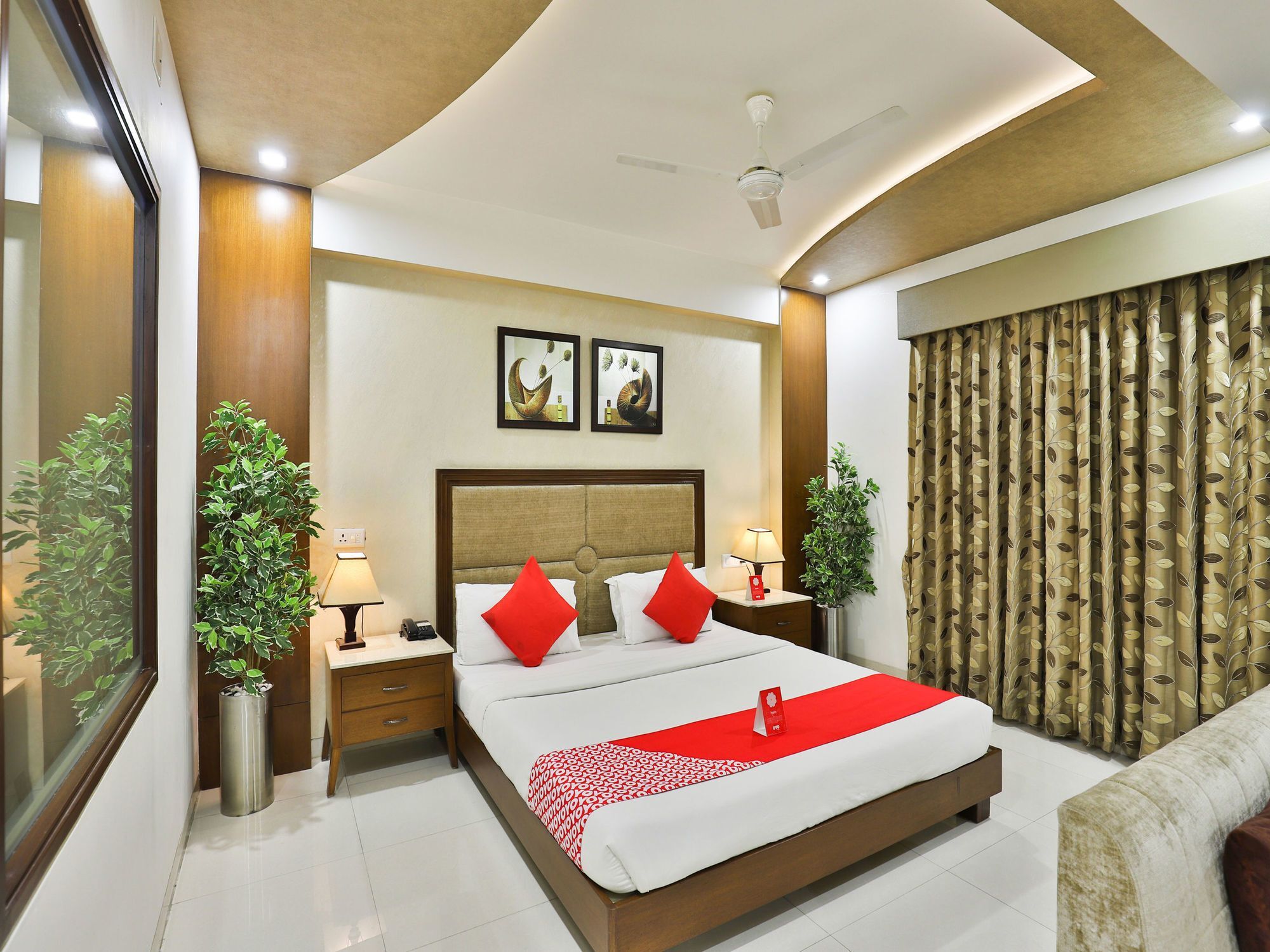 Oyo 13253 The Grand Vinayak Hotel Ahmedabad Exterior foto