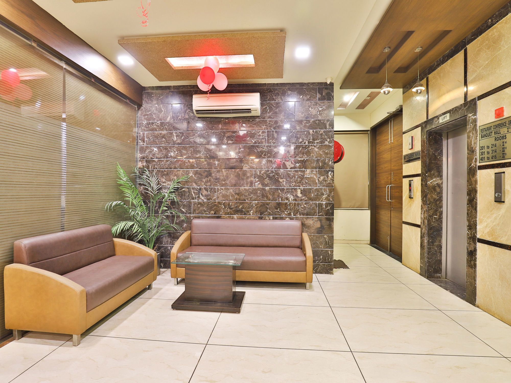 Oyo 13253 The Grand Vinayak Hotel Ahmedabad Exterior foto